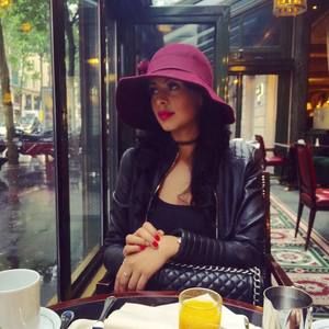 Meet your Posher, Claudia